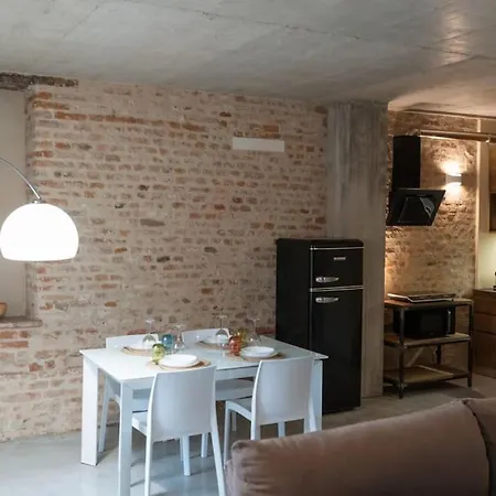 Recinto Nobili 1-parcheggio Privato Gratuito Apartmán